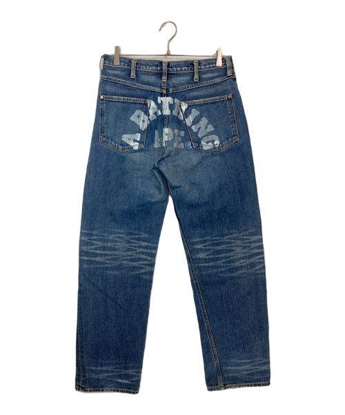 A BATHING APE（ア ベイシング エイプ）A BATHING APE (ア ベイシング エイプ) バックペイントデニムパンツ インディゴ サイズ:Ⅿの古着・服飾アイテム