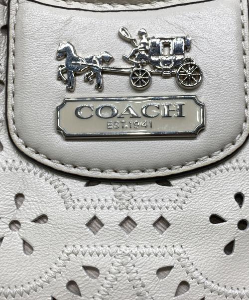 COACH（コーチ）COACH (コーチ) マギー パンチングレザー トートバッグ アイボリーの古着・服飾アイテム