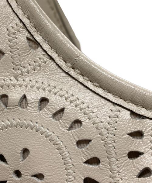 COACH（コーチ）COACH (コーチ) マギー パンチングレザー トートバッグ アイボリーの古着・服飾アイテム