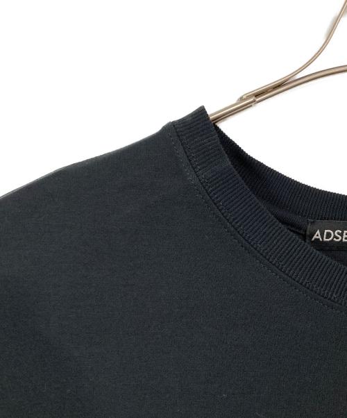 ADSB ANDERSSON BELL（アンダースンベル）ADSB ANDERSSON BELL (アンダースンベル) UNISEX STOOL PATCH LOGO T-SHIRTS ブラック サイズ:Mの古着・服飾アイテム
