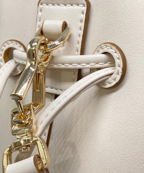 CHARLES & KEITH（チャールズアンドキース）CHARLES & KEITH (チャールズアンドキース) ドローストリングホーボーバッグ ベージュの古着・服飾アイテム