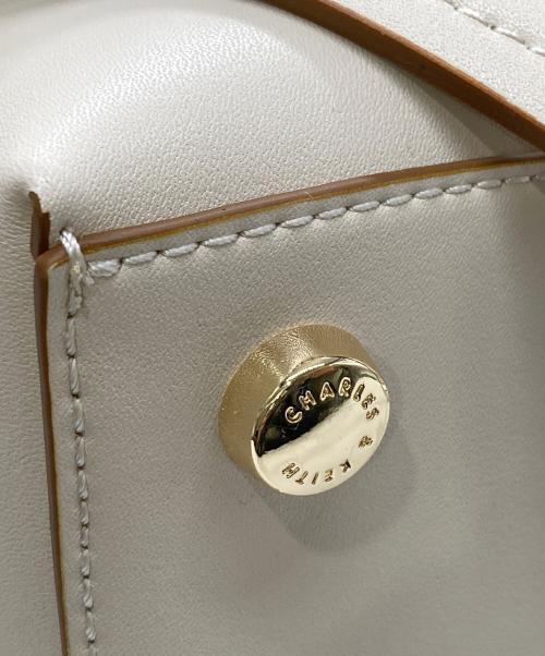 CHARLES & KEITH（チャールズアンドキース）CHARLES & KEITH (チャールズアンドキース) ドローストリングホーボーバッグ ベージュの古着・服飾アイテム