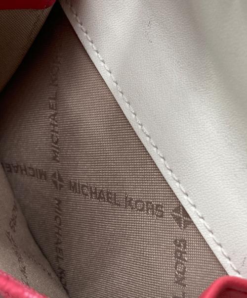 MICHAEL KORS（マイケル・コース）MICHAEL KORS (マイケル・コース) GREENWICH フラップ トライフォールド エクストラスモール - MKシグネチャー ピンクの古着・服飾アイテム