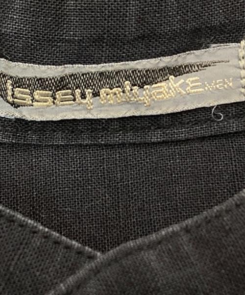 ISSEY MIYAKE MEN（イッセイミヤケメン）ISSEY MIYAKE MEN (イッセイミヤケメン) バンドカラー半袖リネンシャツ ネイビー サイズ:Mの古着・服飾アイテム