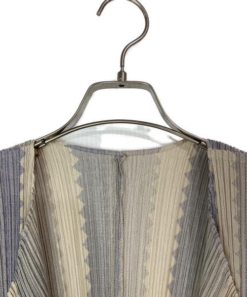 PLEATS PLEASE（プリーツプリーズ）PLEATS PLEASE (プリーツプリーズ) 総柄プリーツカーディガン ベージュ×グレー サイズ:3の古着・服飾アイテム