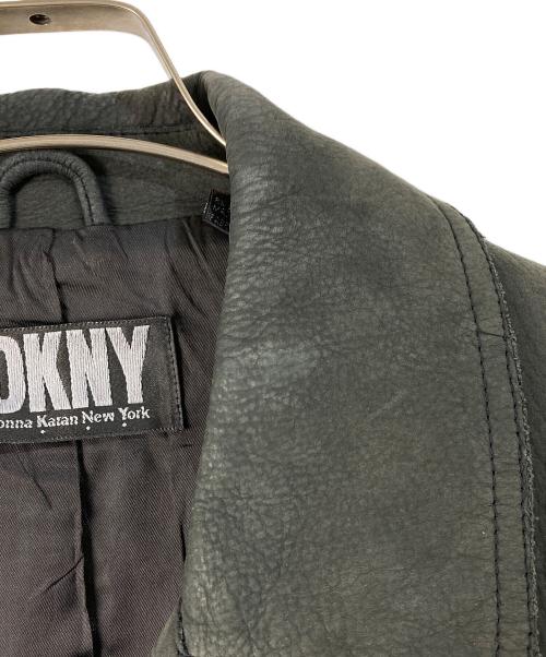 DKNY（ダナキャランニューヨーク）DKNY (ダナキャランニューヨーク) レザーPコート グレー サイズ:XSの古着・服飾アイテム