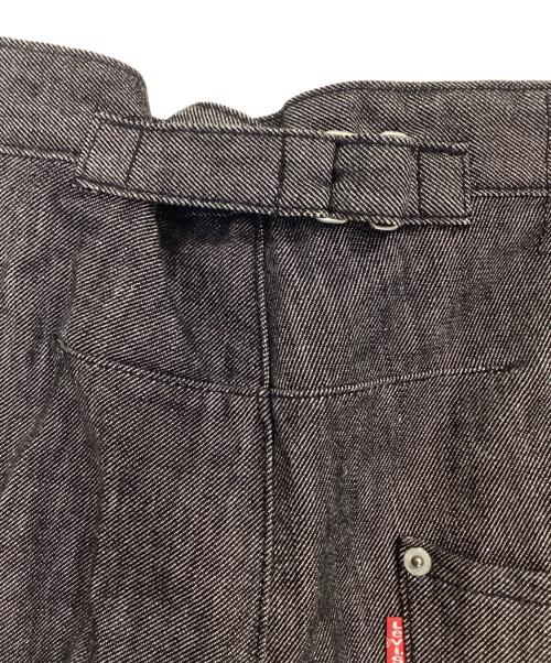 LEVI'S RED（リーバイス レッド）LEVI'S RED (リーバイス レッド) シンチバック 立体裁断デニムパンツ ブラック サイズ:31の古着・服飾アイテム