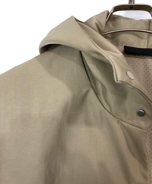 FOG ESSENTIALS（フィアオブゴッド エッセンシャル）FOG ESSENTIALS (フィアオブゴッド エッセンシャル) TEXTURED NYLON HOODED COACHES JACKET ベージュ サイズ:Mの古着・服飾アイテム