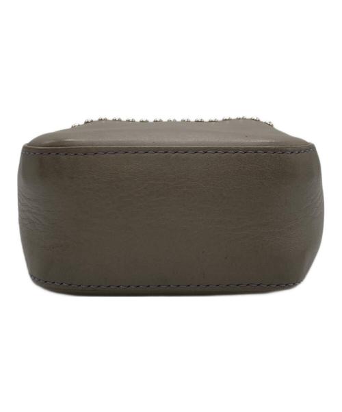 J&M DAVIDSON（ジェイ＆エム デヴィッドソン）J&M DAVIDSON (ジェイ＆エム デヴィッドソン) PEBBLE MINI WITH STUDS グレージュの古着・服飾アイテム