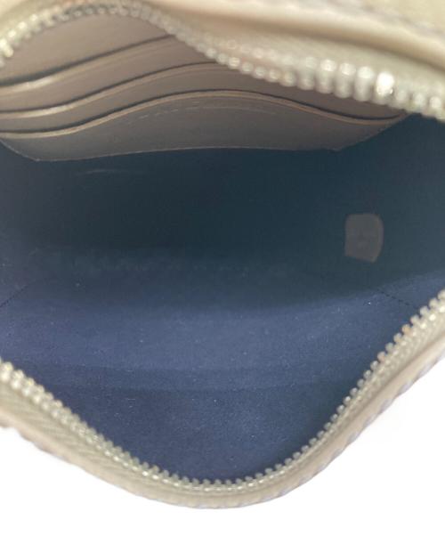 J&M DAVIDSON（ジェイ＆エム デヴィッドソン）J&M DAVIDSON (ジェイ＆エム デヴィッドソン) PEBBLE MINI WITH STUDS グレージュの古着・服飾アイテム