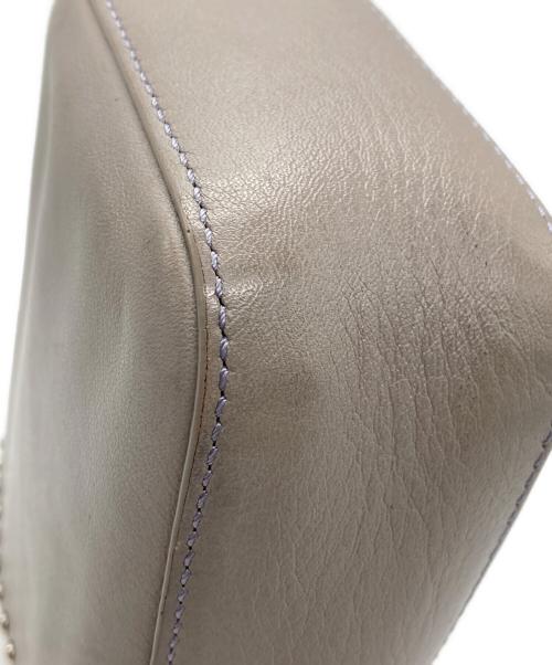 J&M DAVIDSON（ジェイ＆エム デヴィッドソン）J&M DAVIDSON (ジェイ＆エム デヴィッドソン) PEBBLE MINI WITH STUDS グレージュの古着・服飾アイテム