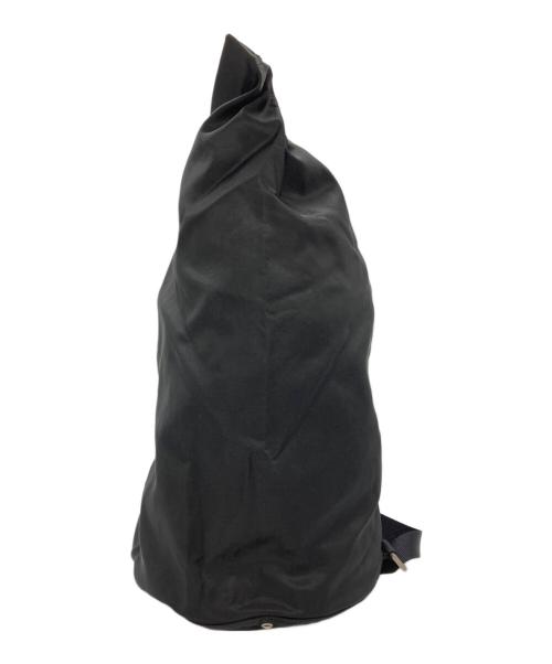 PRADA（プラダ）PRADA (プラダ) ドラムナイロンショルダーバッグ ブラックの古着・服飾アイテム