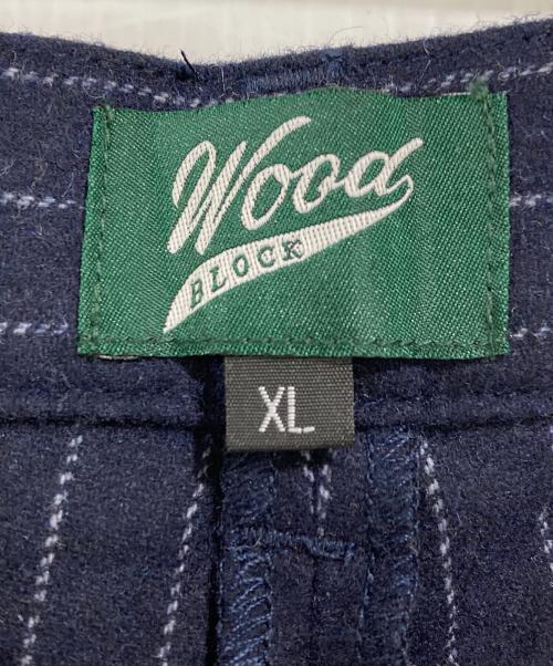 WOODBLOCK（ウッドブロック）WOODBLOCK (ウッドブロック) 2TUCK STRIPE WOOL TROUSER NAVY STRIPE ネイビー サイズ:XLの古着・服飾アイテム