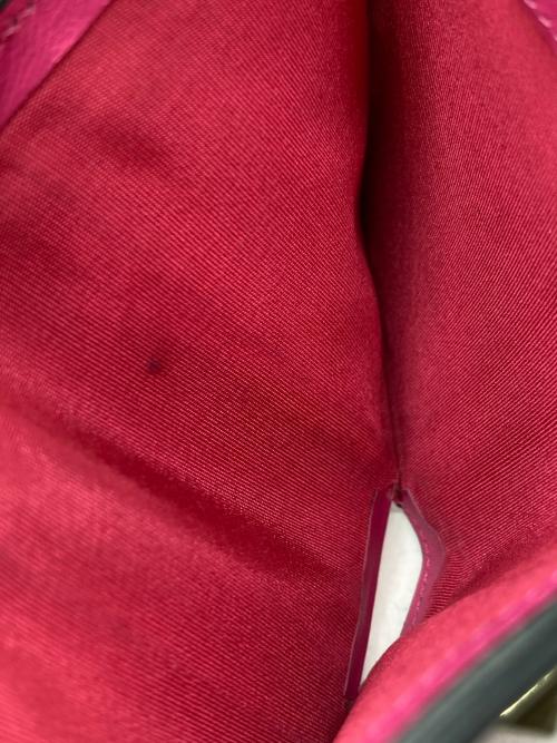 VALENTINO GARAVANI（ヴァレンティノ・ガラヴァーニ）VALENTINO GARAVANI (ヴァレンティノ・ガラヴァーニ) スタッズ2つ折り財布 ピンクの古着・服飾アイテム