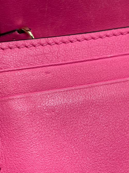 VALENTINO GARAVANI（ヴァレンティノ・ガラヴァーニ）VALENTINO GARAVANI (ヴァレンティノ・ガラヴァーニ) スタッズ2つ折り財布 ピンクの古着・服飾アイテム