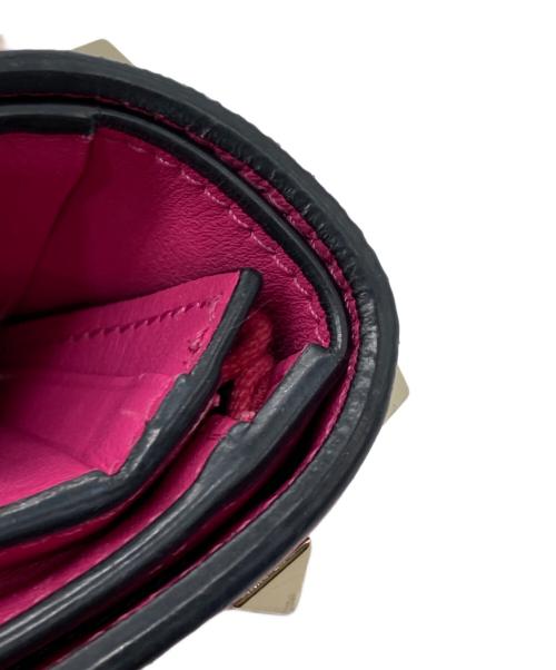 VALENTINO GARAVANI（ヴァレンティノ・ガラヴァーニ）VALENTINO GARAVANI (ヴァレンティノ・ガラヴァーニ) スタッズ2つ折り財布 ピンクの古着・服飾アイテム