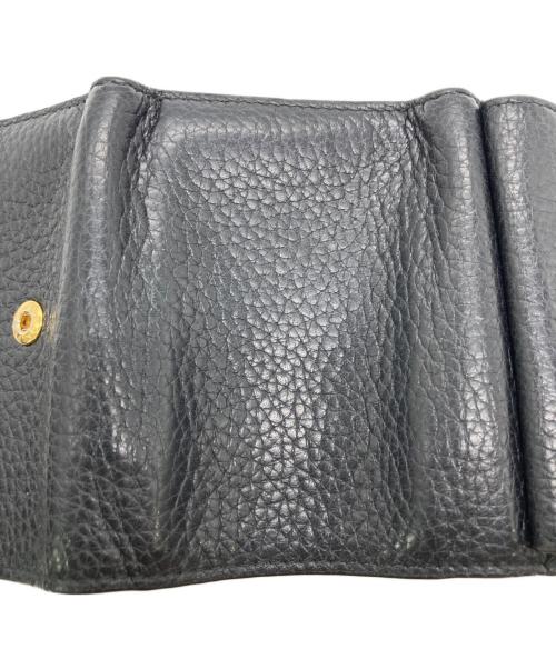 PRADA（プラダ）PRADA (プラダ) シボ革3つ折り財布 ブラックの古着・服飾アイテム