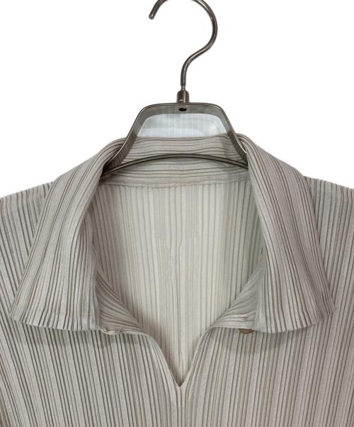 PLEATS PLEASE（プリーツプリーズ）PLEATS PLEASE (プリーツプリーズ) プリーツポロシャツ ベージュ サイズ:3の古着・服飾アイテム