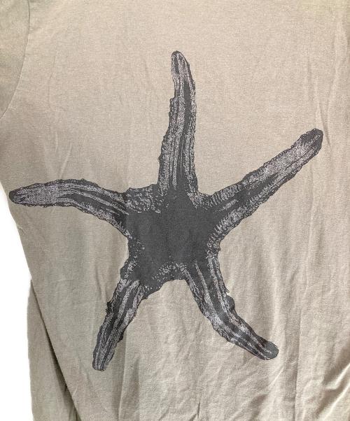 L.G.B（ルグランブルー）L.G.B (ルグランブルー) NUDE Vネックプリントカットソー グレー サイズ:2の古着・服飾アイテム