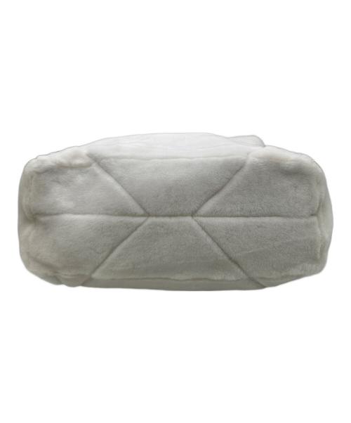 PRADA（プラダ）PRADA (プラダ) キルトシアリングトートバッグ ホワイトの古着・服飾アイテム