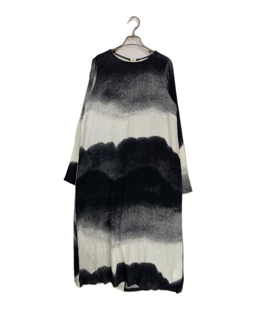 marimekko（マリメッコ）marimekko (マリメッコ) ピラヴィロングワンピース ブラック×ホワイト サイズ:40の古着・服飾アイテム