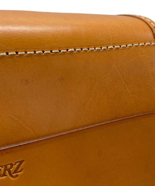 Herz（ヘルツ）Herz (ヘルツ) ギボシ留めショルダーバッグ(M) キャメルの古着・服飾アイテム