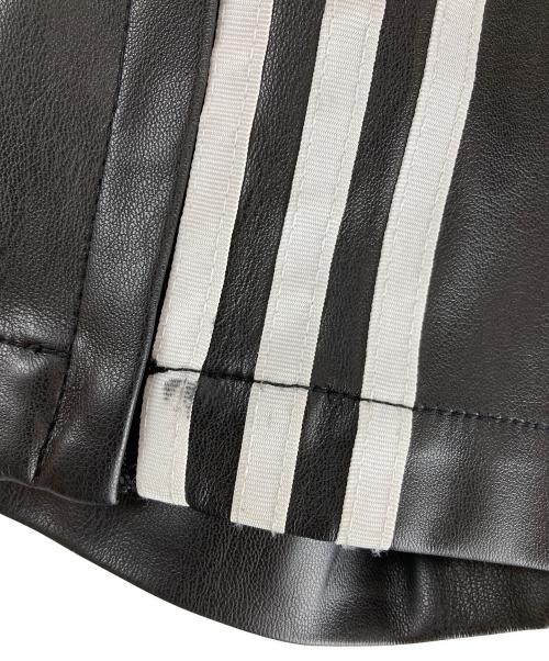 adidas（アディダス）adidas (アディダス) フェイクレザー アディカラー スリーストライプス ファイヤーバード トラックパンツ ブラック サイズ:Lの古着・服飾アイテム