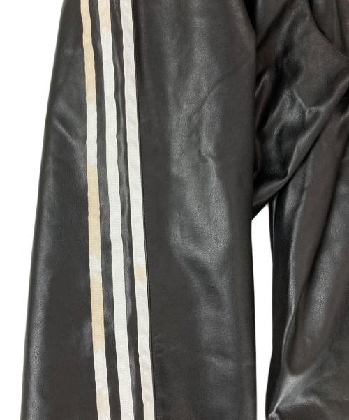 adidas（アディダス）adidas (アディダス) フェイクレザー アディカラー スリーストライプス ファイヤーバード トラックパンツ ブラック サイズ:Lの古着・服飾アイテム