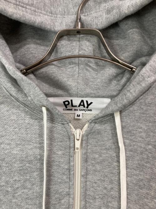 PLAY COMME des GARCONS（プレイコムデギャルソン）PLAY COMME des GARCONS (プレイコムデギャルソン) ハートロゴジップパーカー グレー サイズ:Mの古着・服飾アイテム