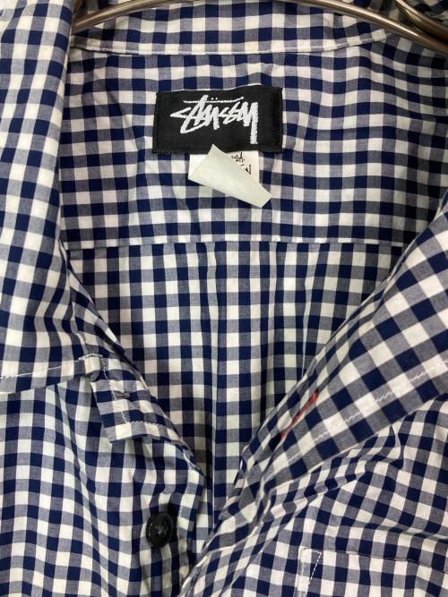 stussy（ステューシー）stussy (ステューシー) 半袖ギンガムチェックシャツ ホワイト×ネイビー サイズ:Mの古着・服飾アイテム