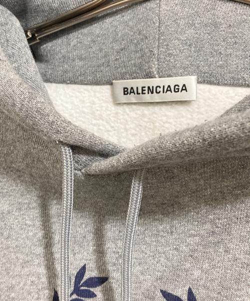 BALENCIAGA（バレンシアガ）BALENCIAGA (バレンシアガ) BBロゴプリントプルオーバーパーカー グレー サイズ:Lの古着・服飾アイテム