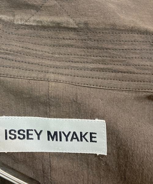 ISSEY MIYAKE（イッセイミヤケ）ISSEY MIYAKE (イッセイミヤケ) カーゴポケットシャツ ブラウン サイズ:Mの古着・服飾アイテム