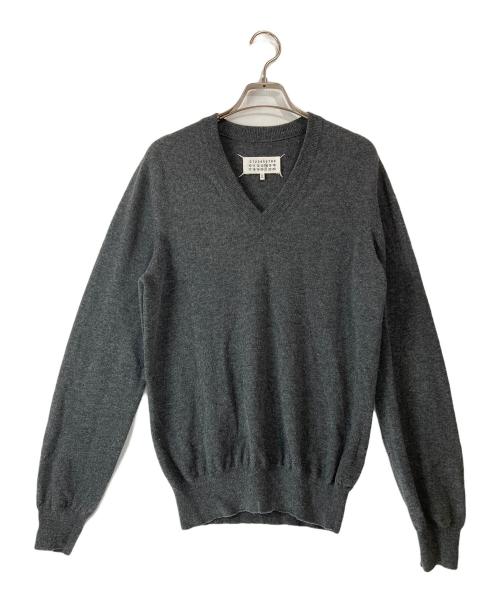 Maison Margiela（メゾンマルジェラ）Maison Margiela (メゾンマルジェラ) エルボーパッチVネックニット グレー サイズ:Ｓの古着・服飾アイテム
