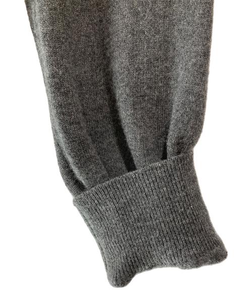 Maison Margiela（メゾンマルジェラ）Maison Margiela (メゾンマルジェラ) エルボーパッチVネックニット グレー サイズ:Ｓの古着・服飾アイテム