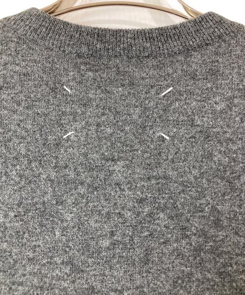 Maison Margiela（メゾンマルジェラ）Maison Margiela (メゾンマルジェラ) エルボーパッチVネックニット グレー サイズ:Ｓの古着・服飾アイテム