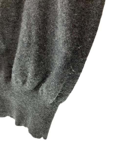 Maison Margiela（メゾンマルジェラ）Maison Margiela (メゾンマルジェラ) エルボーパッチVネックニット グレー サイズ:Ｓの古着・服飾アイテム