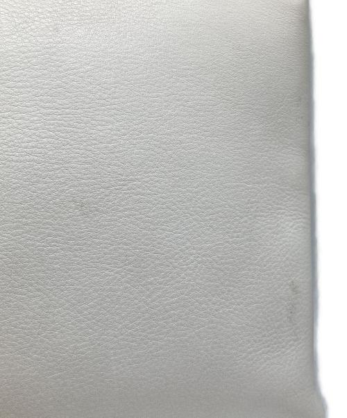 BALENCIAGA（バレンシアガ）BALENCIAGA (バレンシアガ) クラッチバッグ ホワイトの古着・服飾アイテム