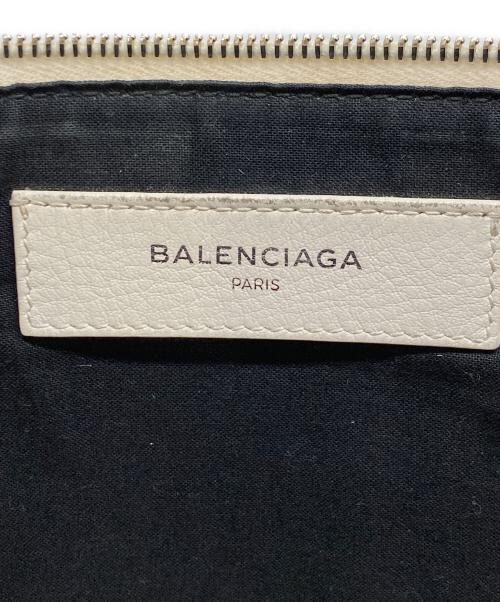 BALENCIAGA（バレンシアガ）BALENCIAGA (バレンシアガ) クラッチバッグ ホワイトの古着・服飾アイテム