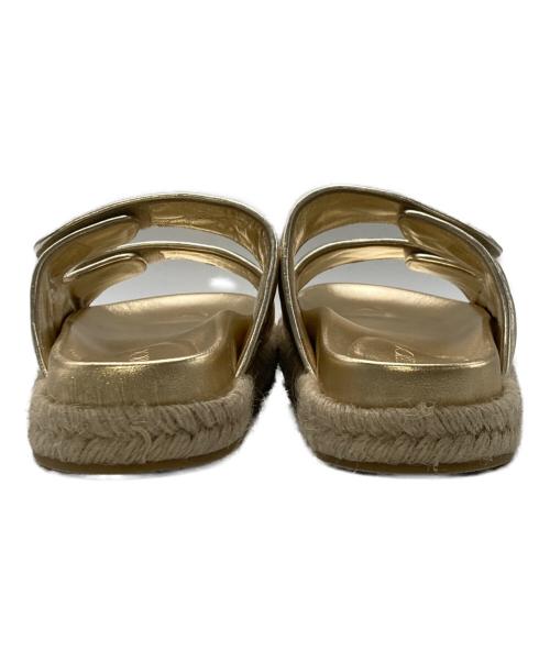 JIMMY CHOO（ジミーチュウ）JIMMY CHOO (ジミーチュウ) FARONE LUG FLAT サンダル シャンパンクリスタル サイズ:38の古着・服飾アイテム