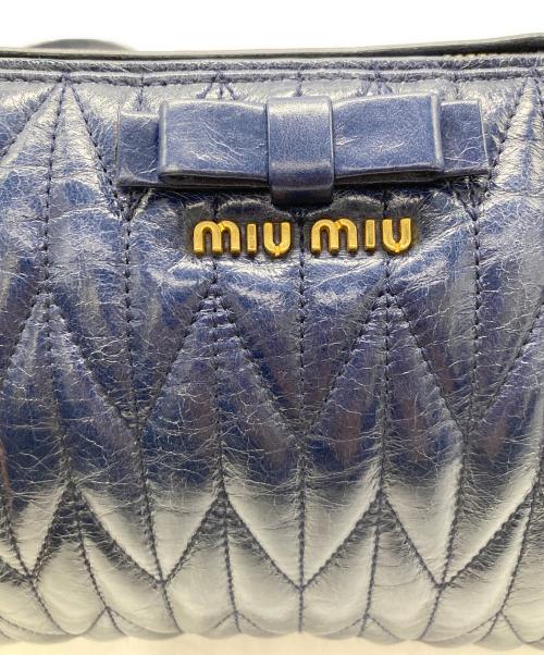 MIU MIU（ミュウミュウ）MIU MIU (ミュウミュウ) マテラッセセミショルダーバッグ ネイビーの古着・服飾アイテム