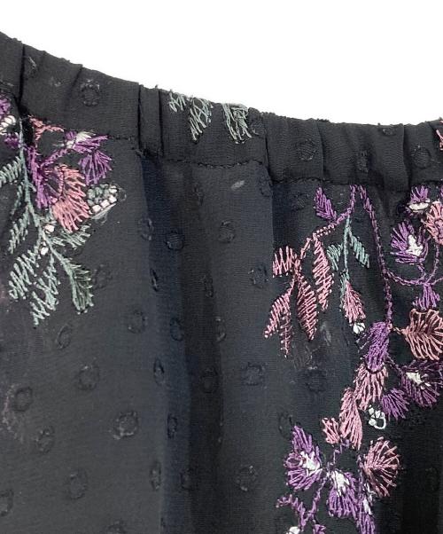 GRACE CONTINENTAL（グレースコンチネンタル）GRACE CONTINENTAL (グレースコンチネンタル) フラワー刺繍ドットワンピース ブラック サイズ:36の古着・服飾アイテム