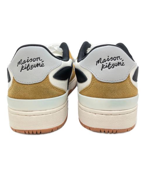 maison kitsune（メゾンキツネ）MAISON KITSUNE (メゾンキツネ) スニーカー ベージュ サイズ:27cmの古着・服飾アイテム