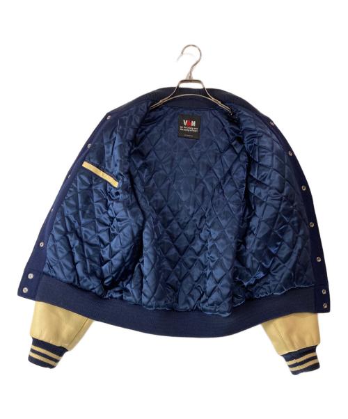 VAN JACKET（ヴァン ジャケット）VAN JACKET (ヴァン ジャケット) レザー切替スタジャン ベージュ×ネイビー サイズ:Ｌ　の古着・服飾アイテム