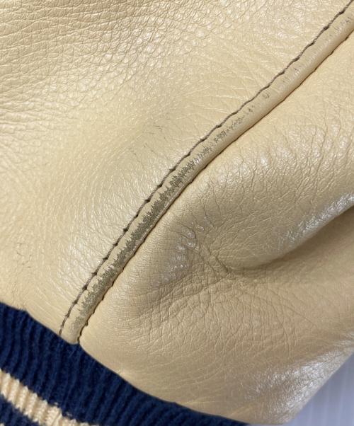 VAN JACKET（ヴァン ジャケット）VAN JACKET (ヴァン ジャケット) レザー切替スタジャン ベージュ×ネイビー サイズ:Ｌ　の古着・服飾アイテム