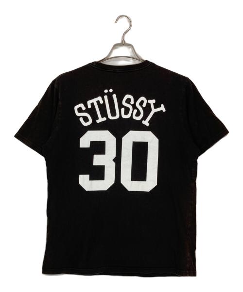 stussy（ステューシー）stussy (ステューシー) UNDEFEATED (アンディフィーテッド) プリントTシャツ ブラック サイズ:Lの古着・服飾アイテム