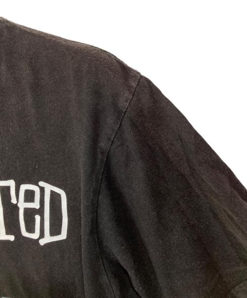 stussy（ステューシー）stussy (ステューシー) UNDEFEATED (アンディフィーテッド) プリントTシャツ ブラック サイズ:Lの古着・服飾アイテム
