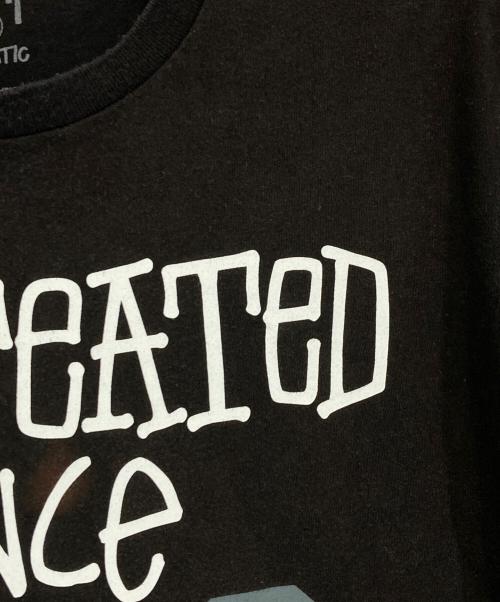 stussy（ステューシー）stussy (ステューシー) UNDEFEATED (アンディフィーテッド) プリントTシャツ ブラック サイズ:Lの古着・服飾アイテム