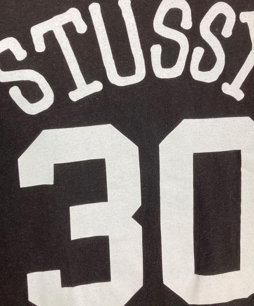 stussy（ステューシー）stussy (ステューシー) UNDEFEATED (アンディフィーテッド) プリントTシャツ ブラック サイズ:Lの古着・服飾アイテム