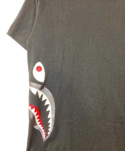 A BATHING APE（アベイシングエイプ）A BATHING APE (アベイシングエイプ) サイドカモシャークTシャツ ブラック サイズ:Lの古着・服飾アイテム