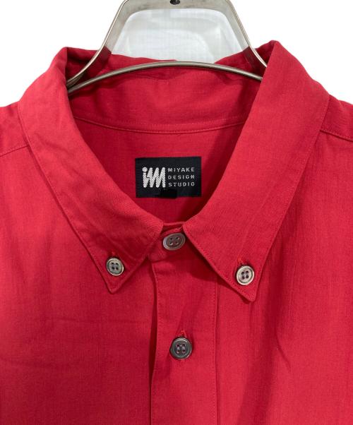 ISSEY MIYAKE（イッセイミヤケ）ISSEY MIYAKE (イッセイミヤケ) ボタンダウン半袖シャツ レッド サイズ:Lの古着・服飾アイテム